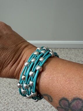 Source Unknown Turquoise Multi-Strand Wrap Bracelet with Silver Beads